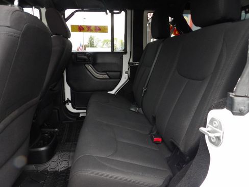Used 2015 Jeep Wrangler Unlimited Sport w/ Quick Order Package 24S AWD/4WD image 9