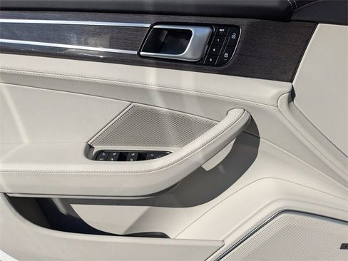 Used 2023 Porsche Panamera 4S w/ Premium Package image 29