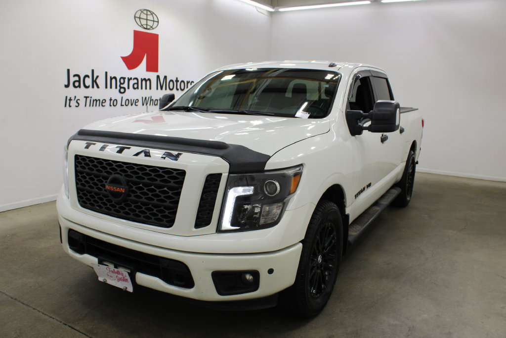 Used 2019 Nissan Titan SV w/ SV Convenience Package AWD/4WD image 2