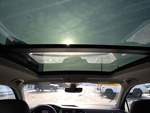 Used 2022 Volkswagen Tiguan SE image 22