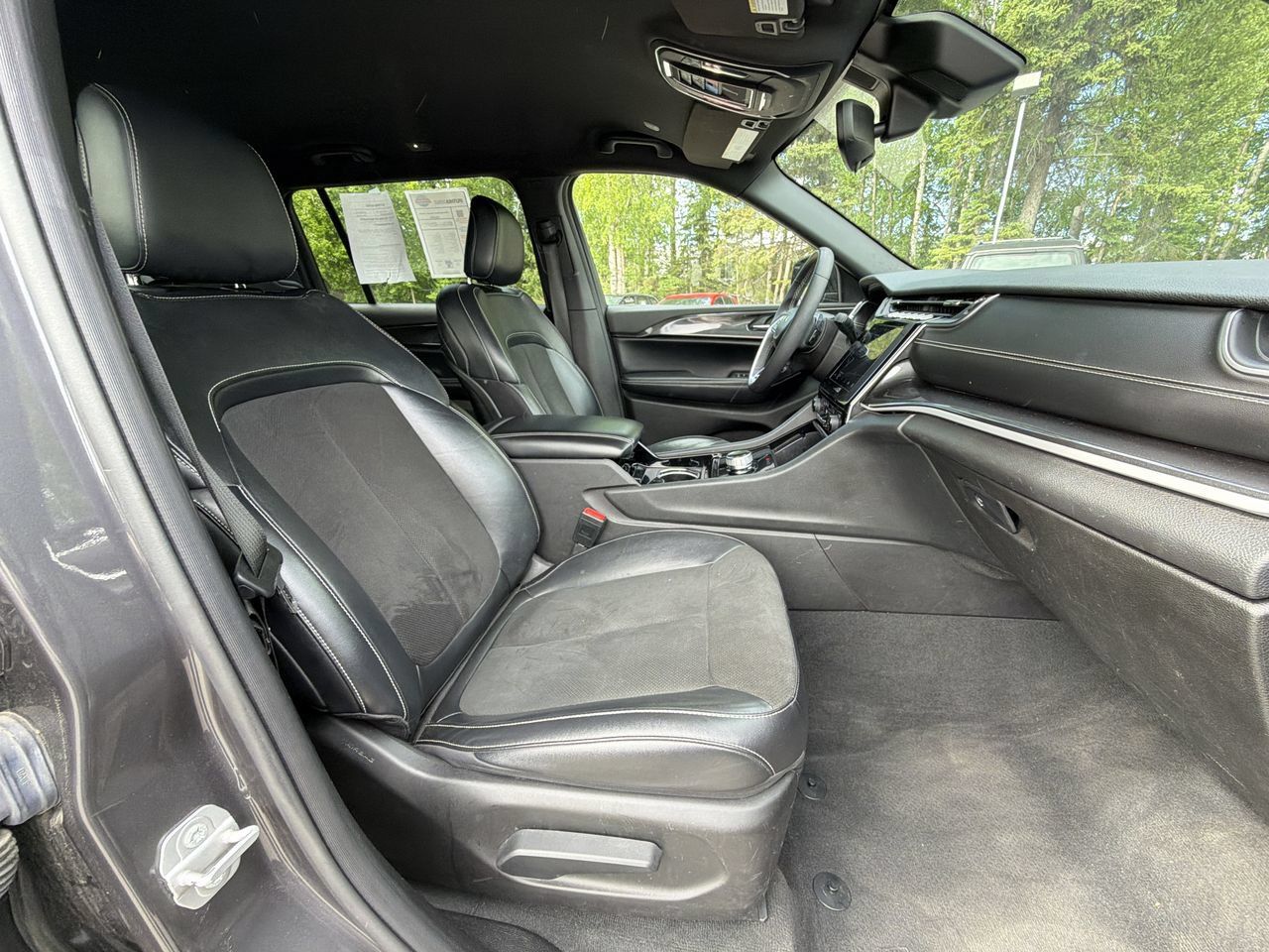 Used 2023 Jeep Grand Cherokee L Laredo AWD/4WD image 19