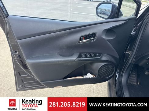 Used 2017 Toyota Prius Four image 14