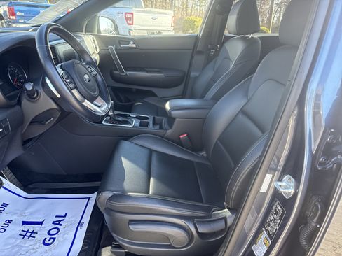 Used 2020 Kia Sportage S image 14