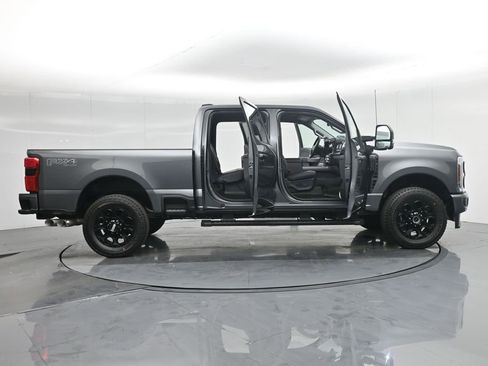 New 2026 Ford F250 Lariat w/ Black Appearance Package image 4