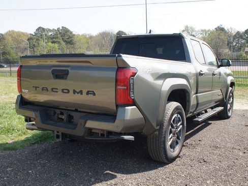 Used 2024 Toyota Tacoma TRD Sport w/ TRD Sport Premium Package image 5