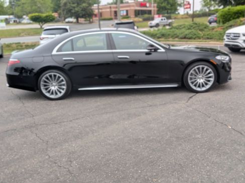 Used 2022 Mercedes-Benz S 580 4MATIC Sedan image 2