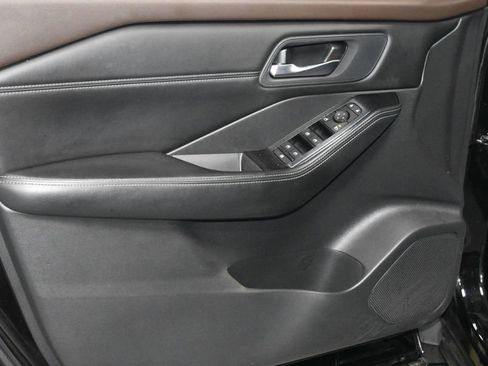 Certified 2023 Nissan Rogue SV w/ SV Premium Package FWD image 4