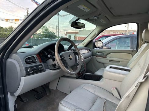 Used 2010 Chevrolet Avalanche LT w/ Luxury Package image 8