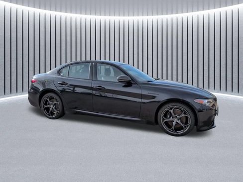 Used 2023 Alfa Romeo Giulia Estrema AWD/4WD image 3