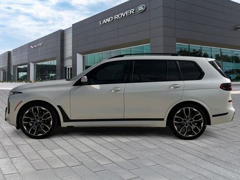 Used 2023 BMW X7 xDrive40i w/ M Sport Package AWD/4WD image 2