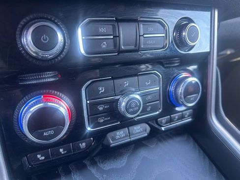 Used 2024 GMC Yukon XL Denali w/ Advanced Technology Package image 28