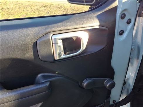 Used 2024 Jeep Wrangler Sport image 15