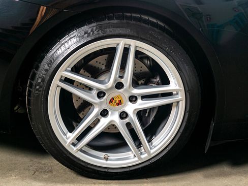 Used 2017 Porsche 911 Carrera image 21