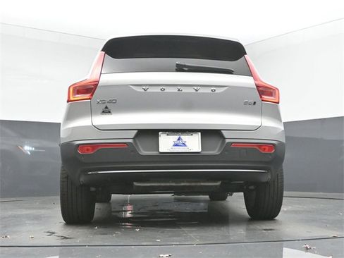 Used 2025 Volvo XC40 B5 Plus image 40