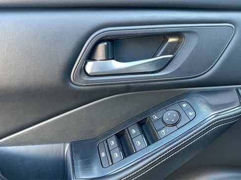Used 2024 Nissan Rogue SV image 11