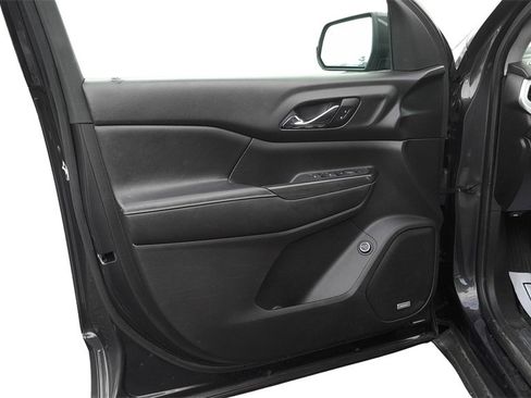 Used 2017 GMC Acadia SLT image 15