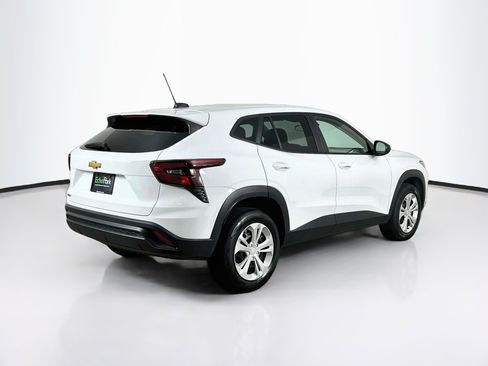 Used 2025 Chevrolet Trax LS FWD image 9