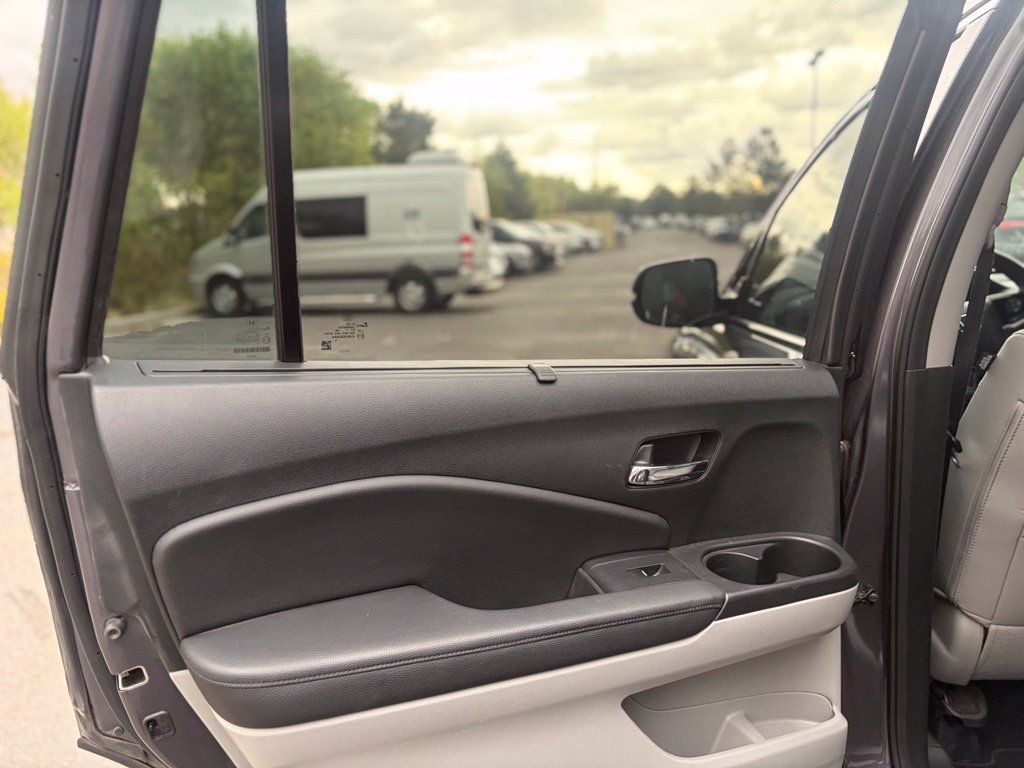 Used 2022 Honda Pilot Touring image 16