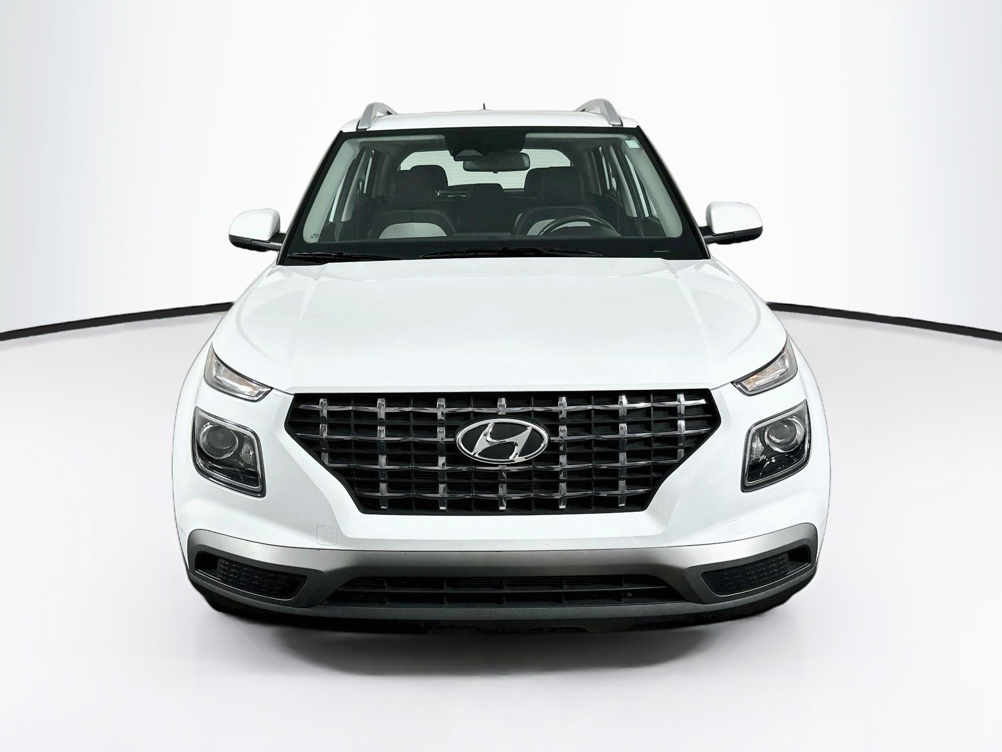 Used 2025 Hyundai Venue SEL FWD image 2