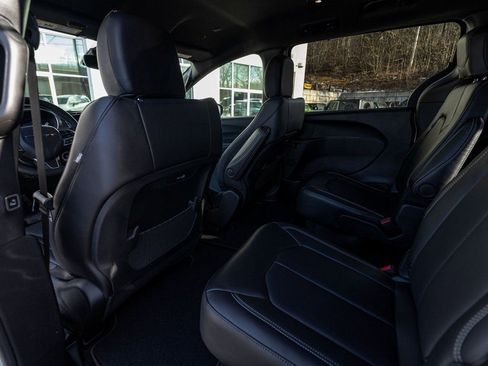 New 2026 Chrysler Pacifica Select image 25