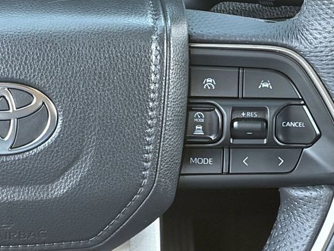 Used 2025 Toyota Tacoma TRD Off-Road AWD/4WD image 18