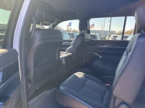 Used 2022 Jeep Wagoneer Series II w/ Flexible Seating Group image 10