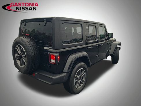 Used 2023 Jeep Wrangler Sahara image 13