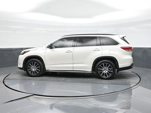 Used 2018 Toyota Highlander SE FWD image 19