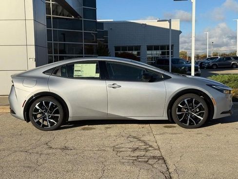New 2026 Toyota Prius Plug-In Hybrid FWD image 2