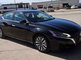 Used 2023 Nissan Altima 2.5 SV image 2