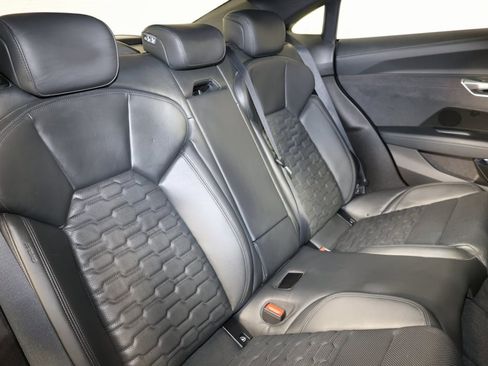 Used 2022 Audi e-tron GT Prestige image 42