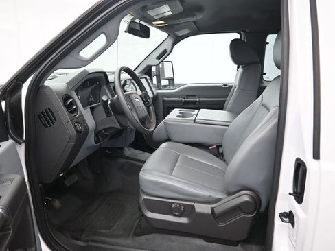 Used 2015 Ford F250 XL w/ Power Equipment Group AWD/4WD image 9