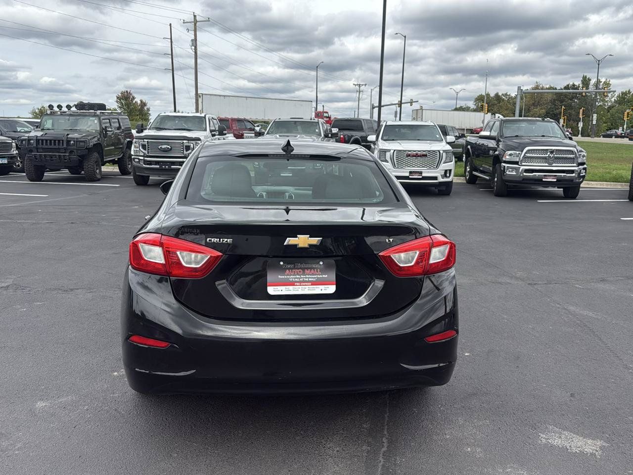 Used 2017 Chevrolet Cruze LT w/ Convenience Package FWD image 4