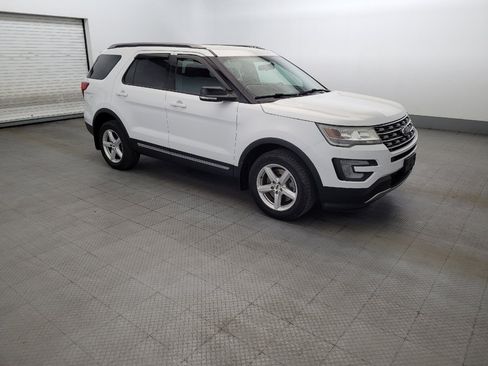 Used 2017 Ford Explorer XLT AWD/4WD image 11