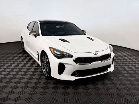 Used 2018 Kia Stinger GT2 image 4