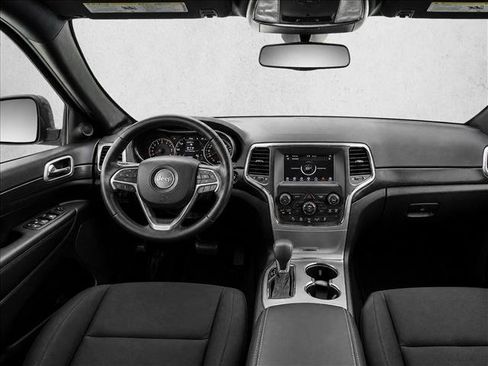 Used 2018 Jeep Grand Cherokee Laredo RWD image 24