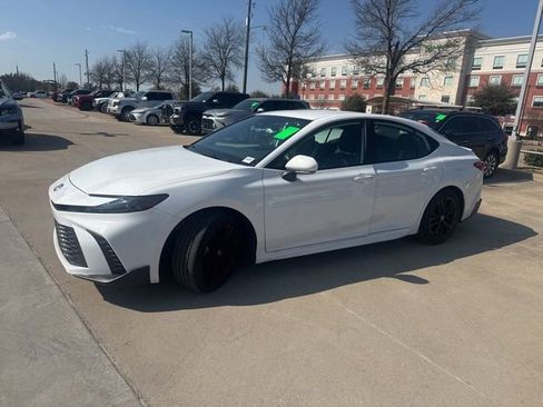 Used 2025 Toyota Camry SE image 7