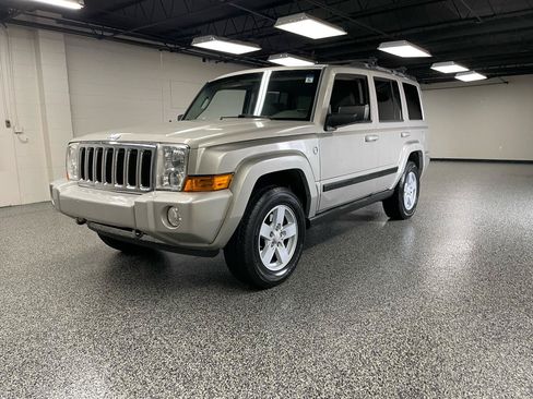 Used 2007 Jeep Commander Sport w/ Skid Plate Group AWD/4WD image 11