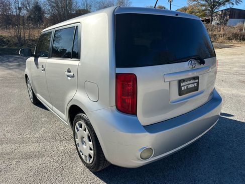 Used 2009 Scion xB Hatchback 4D image 3
