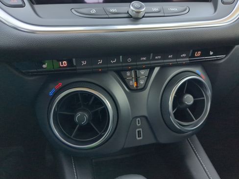 Used 2025 Chevrolet Blazer LT image 24