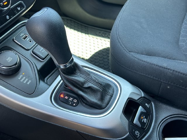 Used 2018 Jeep Compass Sport w/ Cold Weather Group AWD/4WD image 18