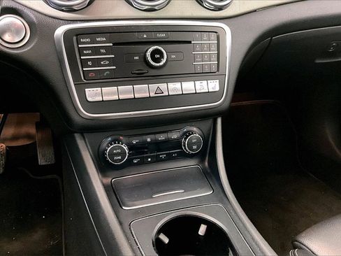 Used 2018 Mercedes-Benz GLA 250 4MATIC image 9