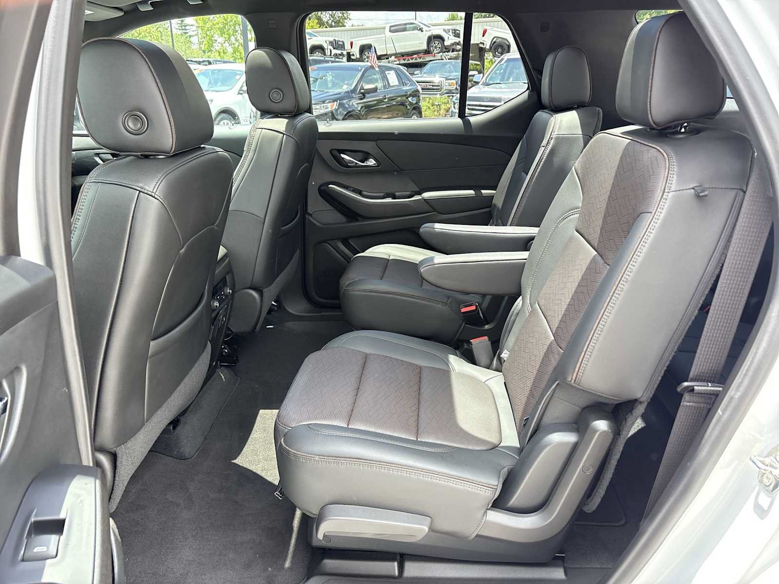 Used 2022 Chevrolet Traverse High Country FWD image 26