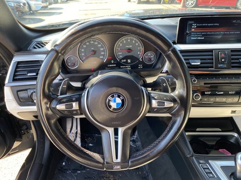 Used 2017 BMW M4 Convertible image 10