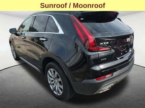 Used 2023 Cadillac XT4 Premium Luxury w/ Cold Weather Package AWD/4WD image 5