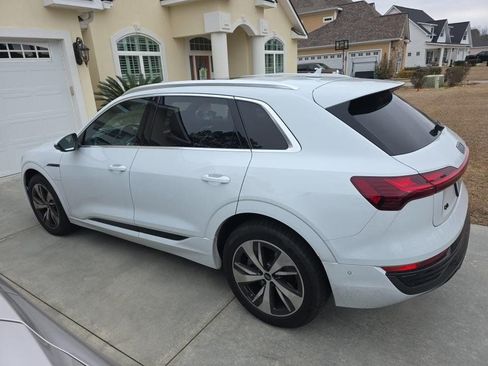 Used 2024 Audi Q8 e-tron Premium Plus w/ Premium Plus Package image 7