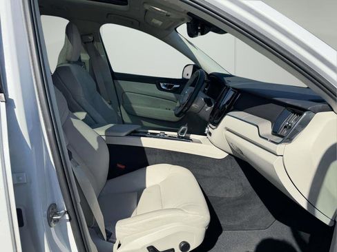 Used 2023 Volvo XC60 B5 Plus w/ Protection Package Premier image 11
