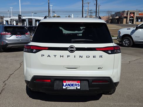 Used 2024 Nissan Pathfinder SV image 4