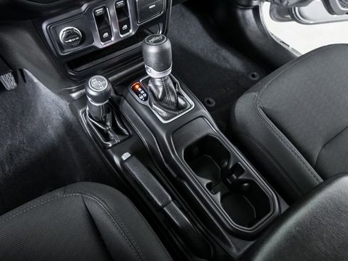 Used 2019 Jeep Wrangler Sport S image 16