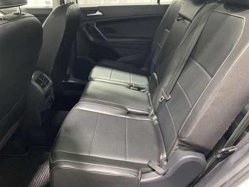 Used 2021 Volkswagen Tiguan SE w/ Panoramic Sunroof Package image 26